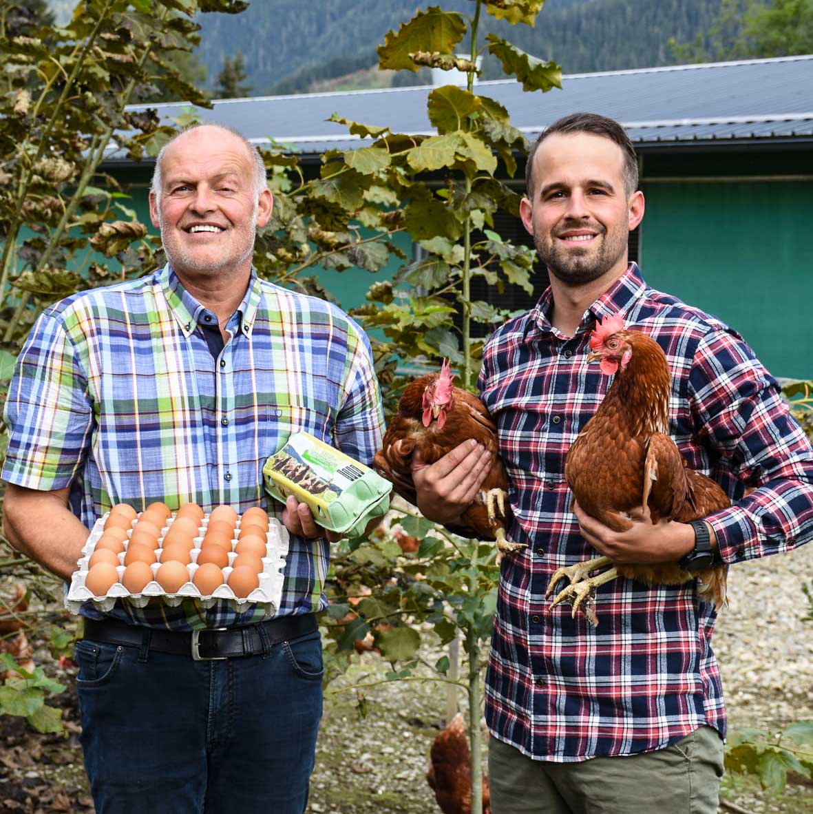 Dieter und Alexander Obereder mit ihren Mitarbeiterinnen